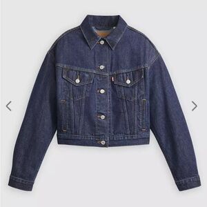 Levi’s cropped dark wash 90’s trucker denim jacket NWT
